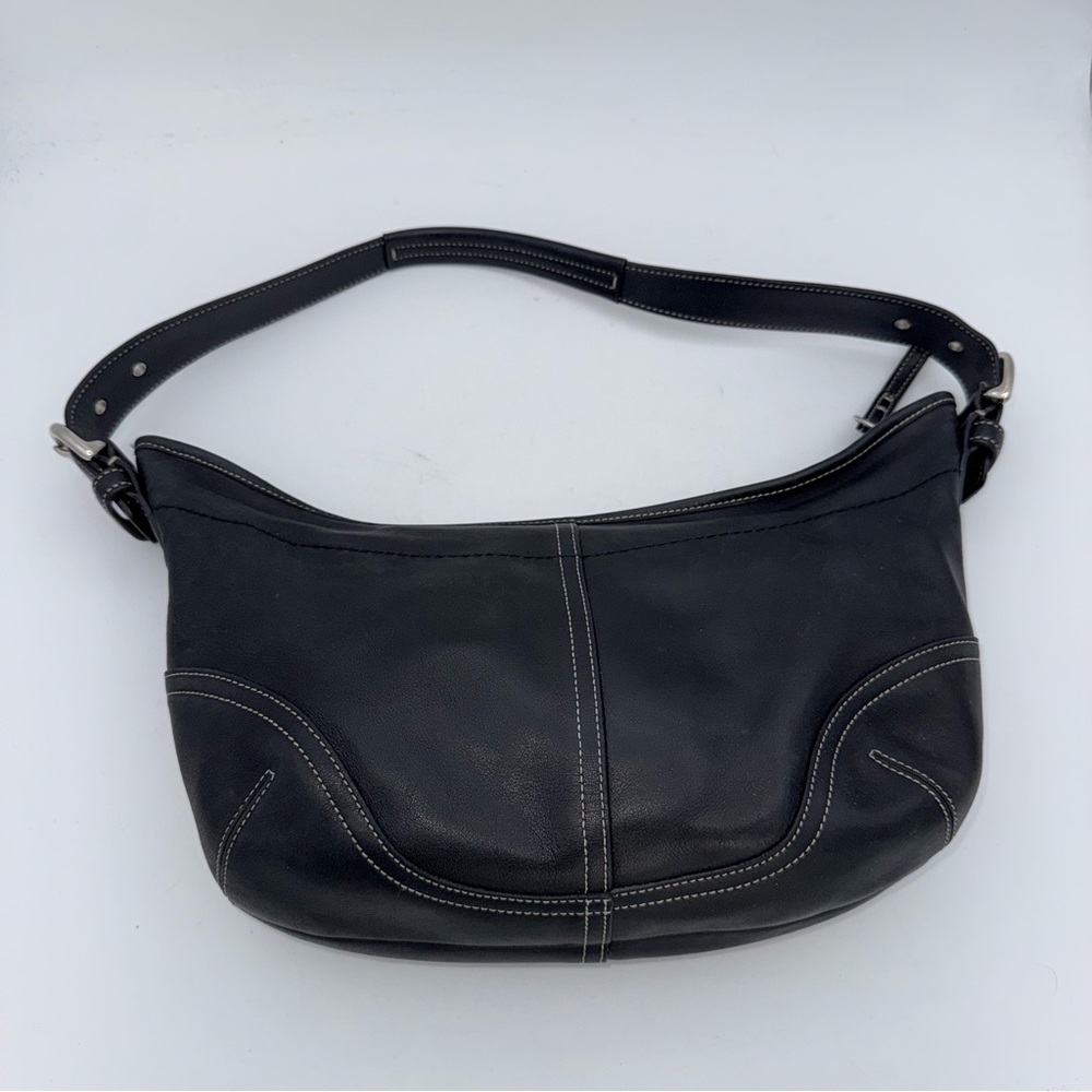 Coach Vintage women’s black leather silver hardware shoulder bag Y2K (E06S9464)